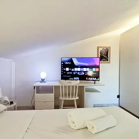 Lo Scoglio Apartment *